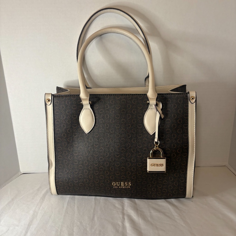 GUESS Oakpark Signature Print handbag/Carryall/Sling Bag Stone MultiColor NWOT